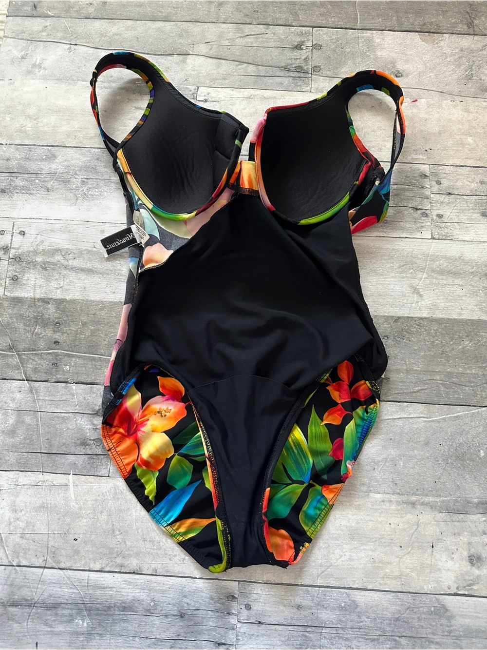 MiracleSuit Escape Tropical Floral
Swimsuit One Piece Slimming Underwire 12 - Picture 7 of 7